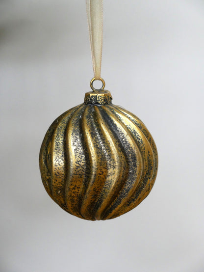 Antique Gold Ribbed Bauble — view 1