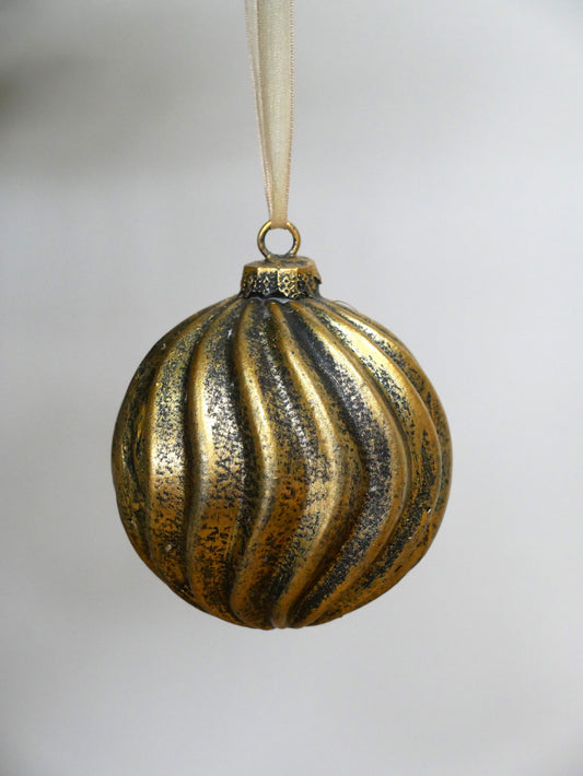 Antique Gold Ribbed Bauble — view 1