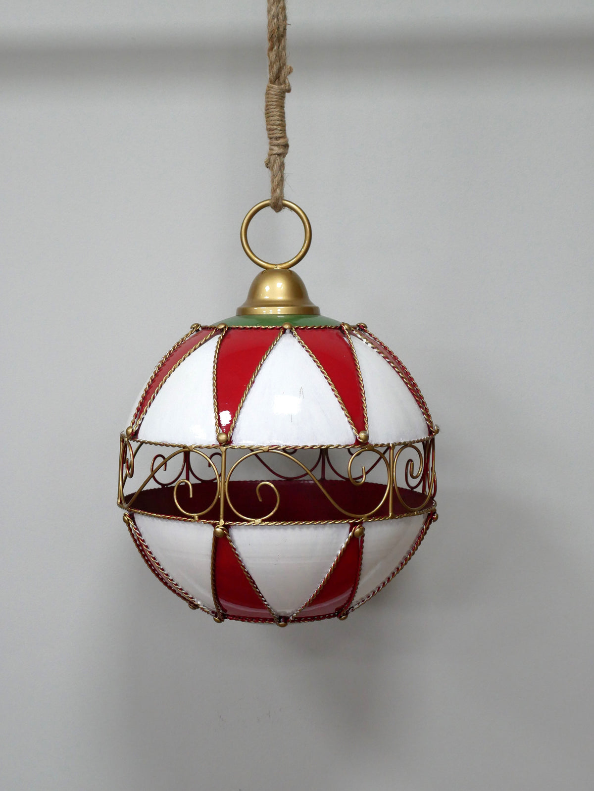 Heritage Hanging Christmas Globe – Large — view 1