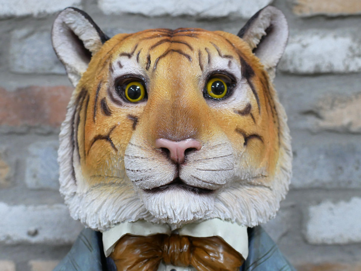 Large tiger bust sculpture, face detail